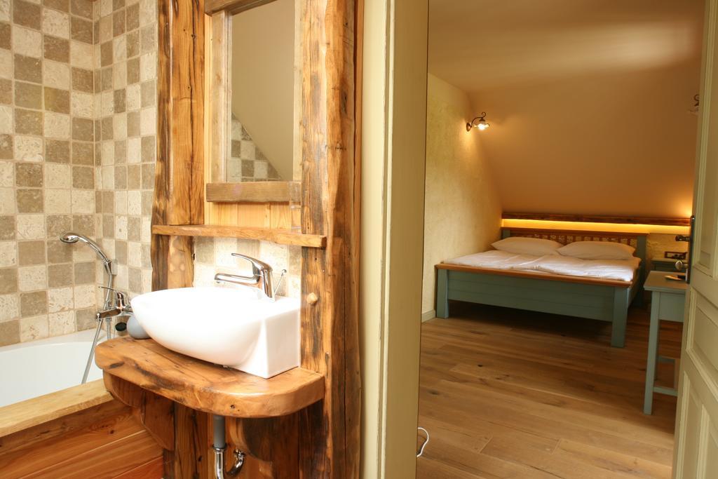 Villa Les With Hot Tub & Sauna Brezice Room photo